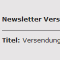 Steinstapel mit Gashalmen dazwischen